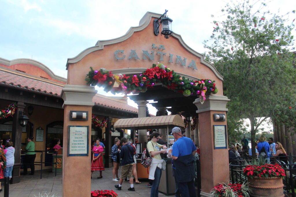 Outdoor dining best sale disney world