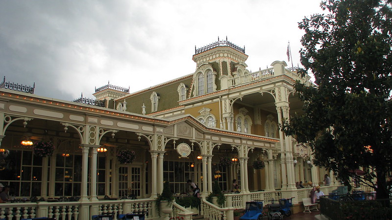 Tony's Town Square Restaurant Magic Kingdom Outdoor Dining