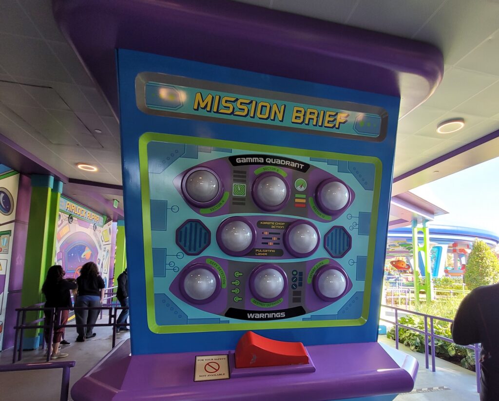 Alien Swirling Saucers Queue