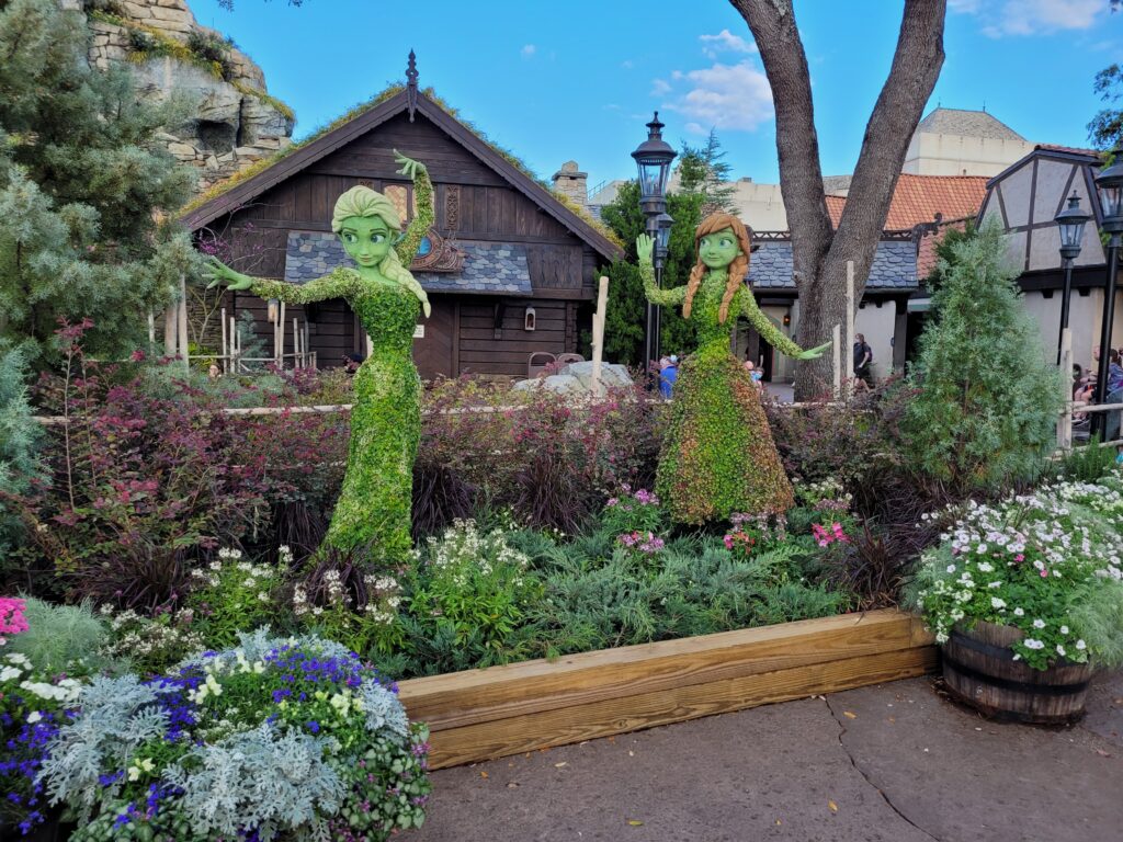 Anna and Elsa Topiary