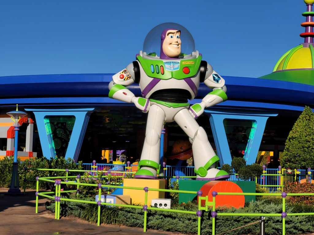 Estatua de Buzz Lightyear en Toy Story Land