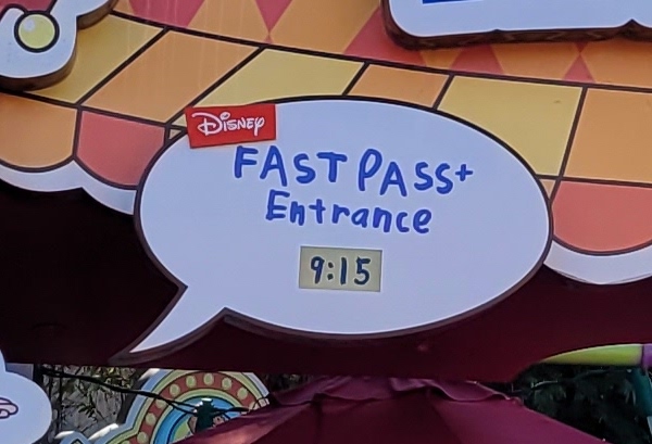 Disney Fast Pass+ Sign