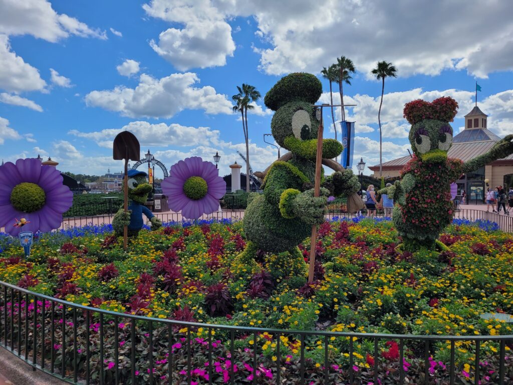 Donald Duck, Daisy Duck, Huey, Dewey and Louie Topiary