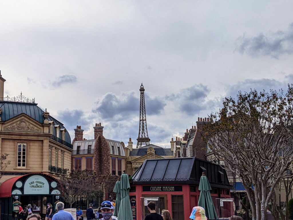 Torre Eiffel en el pabellón de Francia