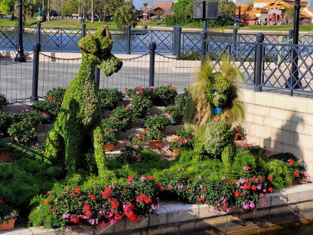 Lady and The Tramp Topiary