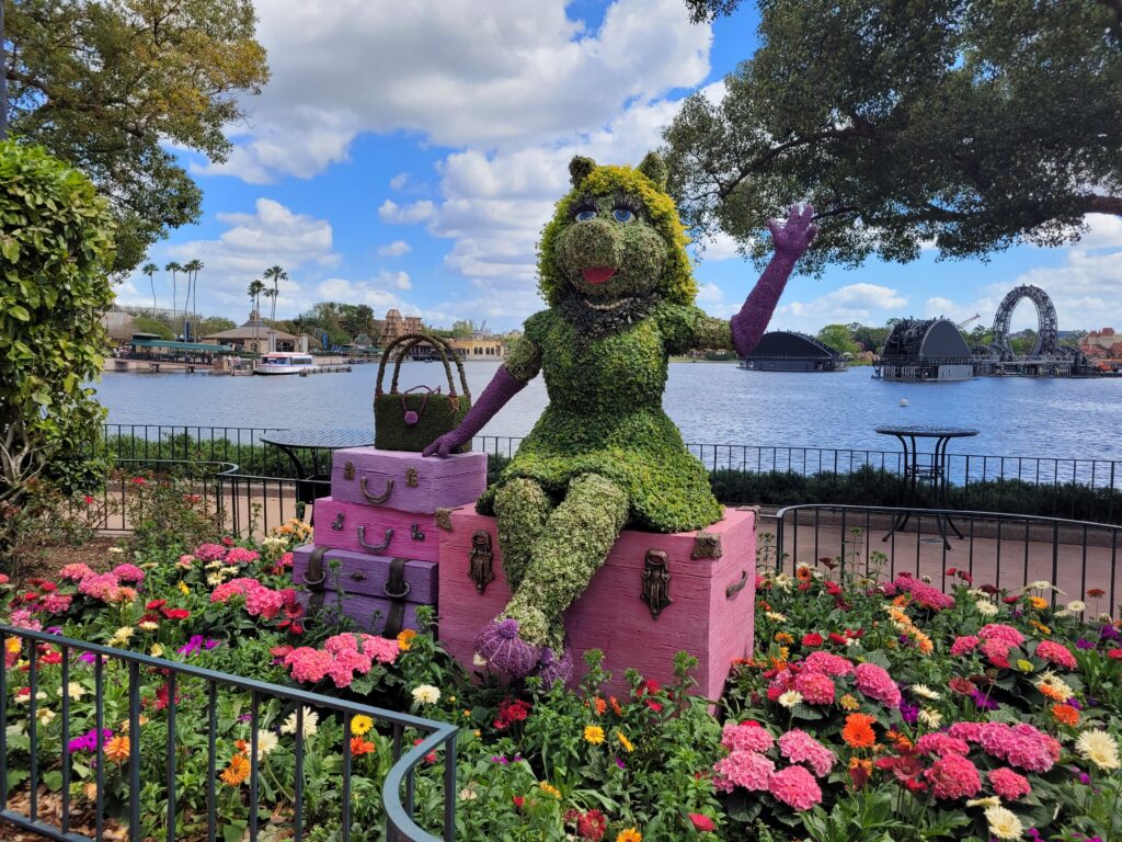 Miss Piggy Topiary