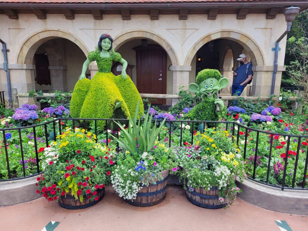 Topiario de Blancanieves y Mudito