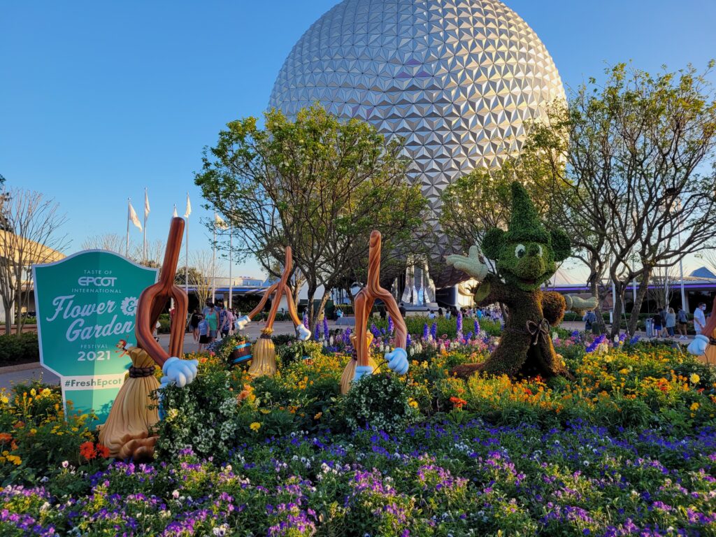 Sorcerer Mickey Mouse, Brooms Topiary