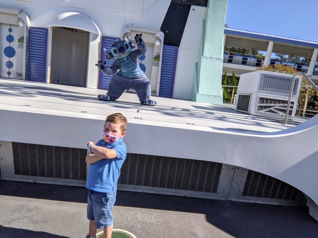 Lincoln Rocks His Princess Mask While Meeting Stitch in Tomorrowland