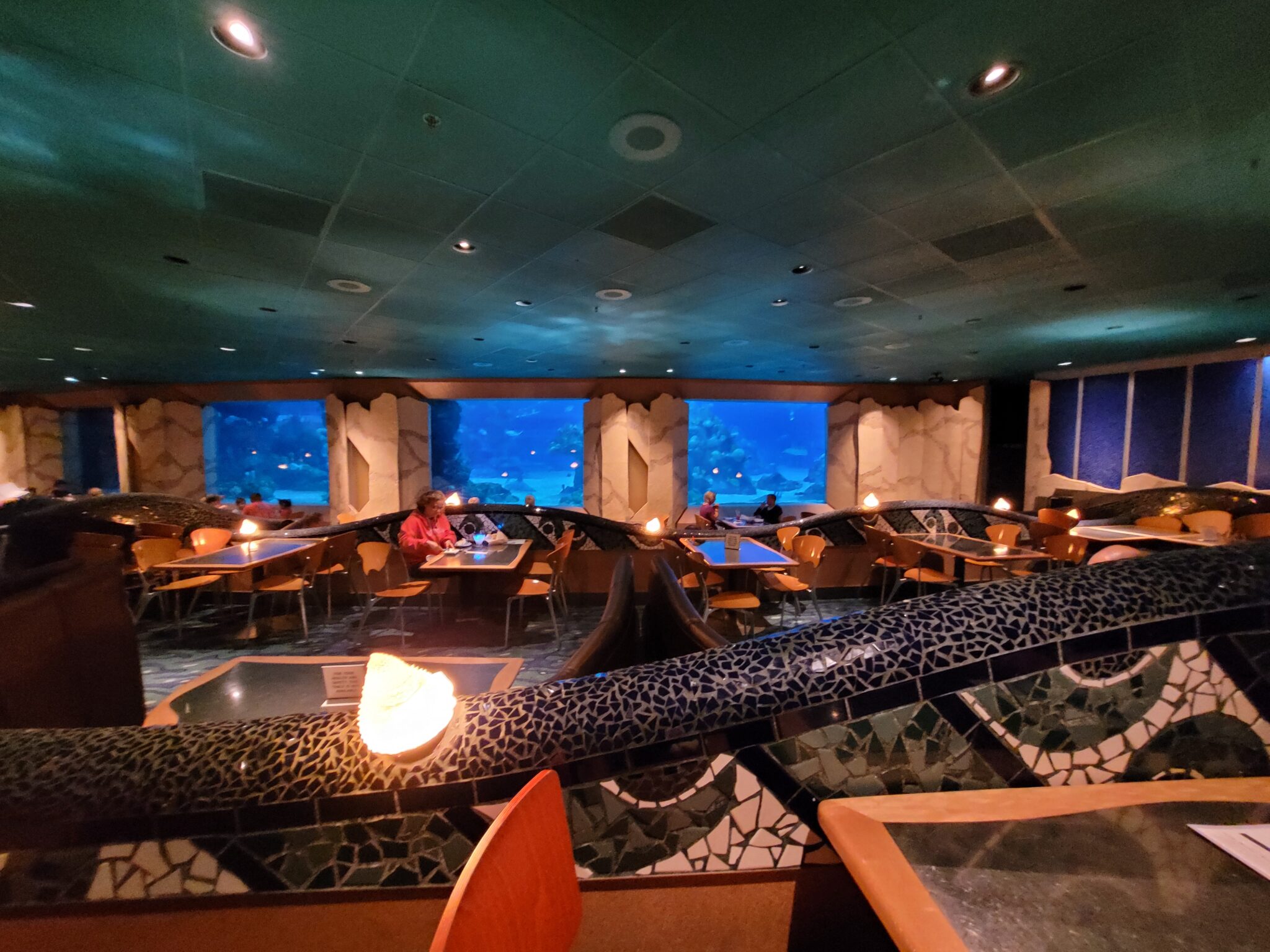 coral reef yacht club restaurant