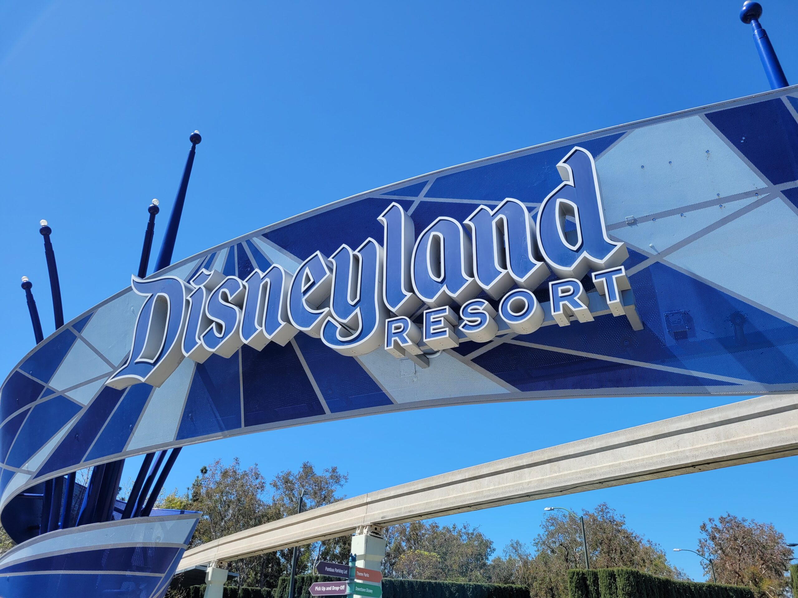 Disneyland Welcome Sign