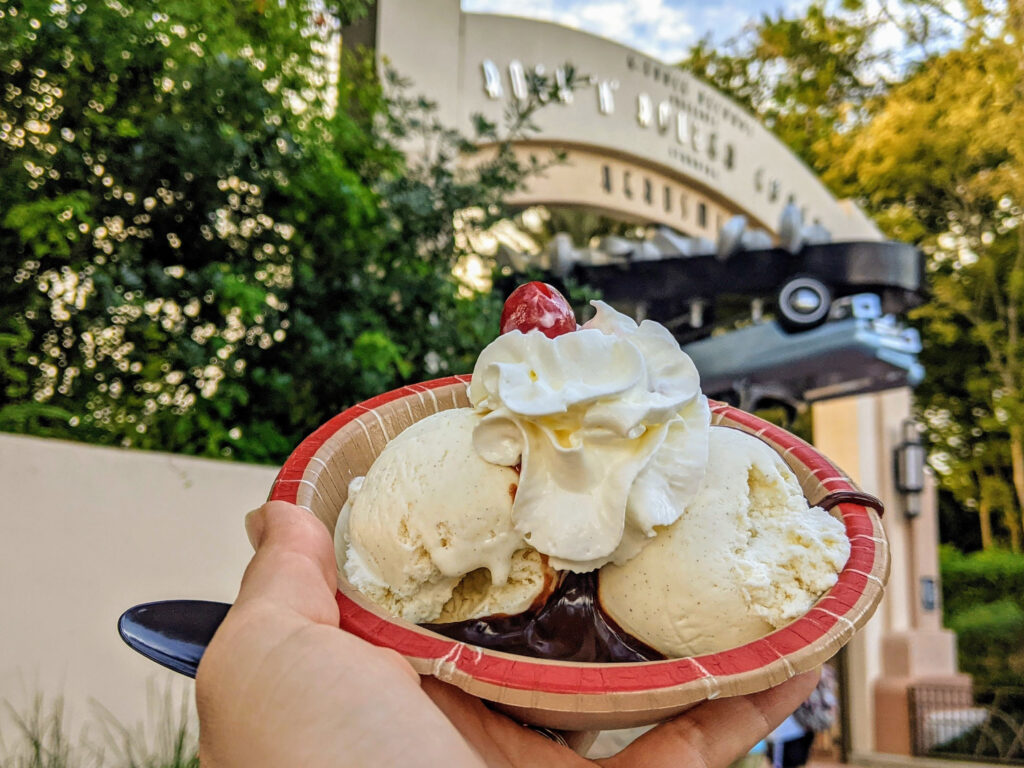 Fudge Sundae from Hollywood Scoops