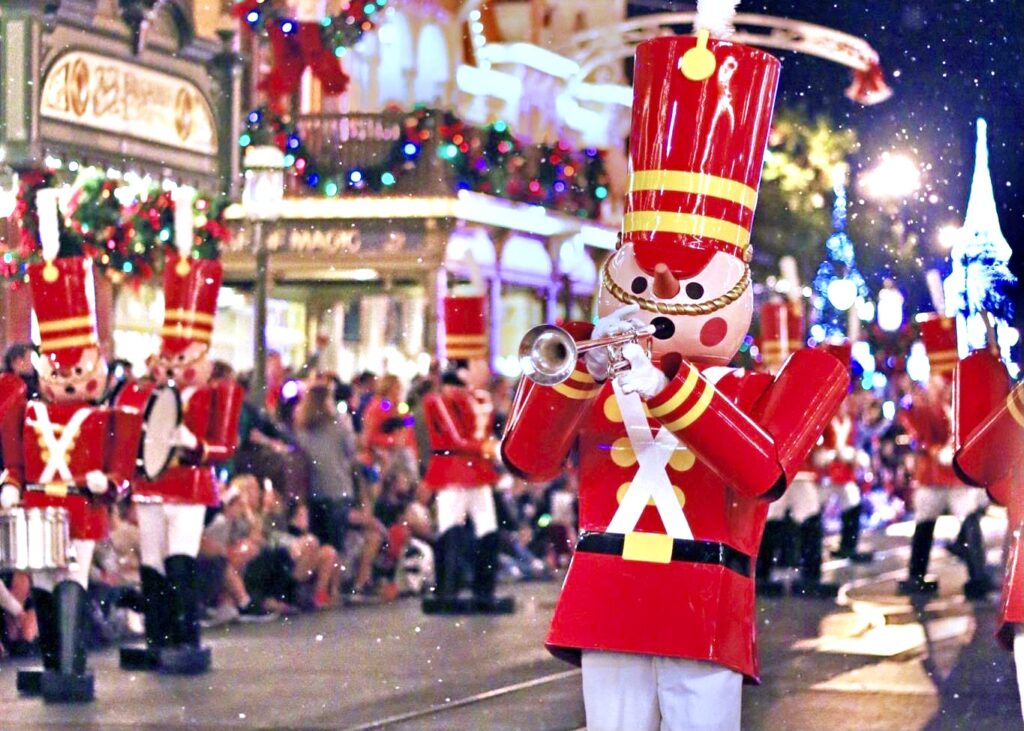 Soldado de Madera en el Desfile de Navidad - Magic Kingdom