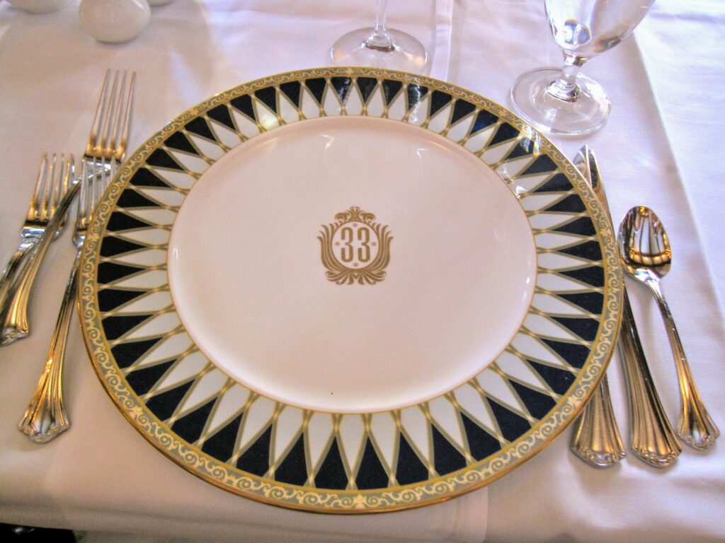 Club 33 Dining Set