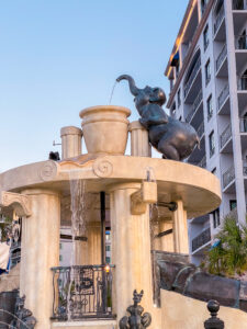 Tobogán de agua en la piscina del resort en DVC Riviera Resort