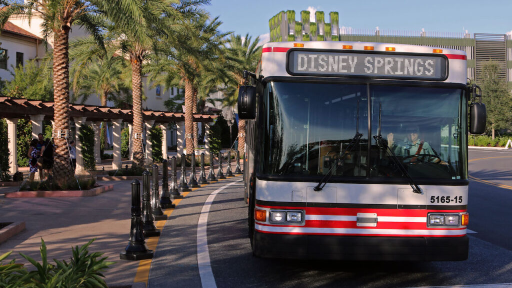 Los autobuses de transporte de Disney World son de uso gratuito