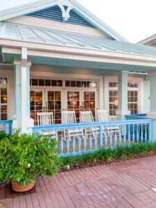 Casa de hospitalidad (porche) - Disney's Old Key West Resort