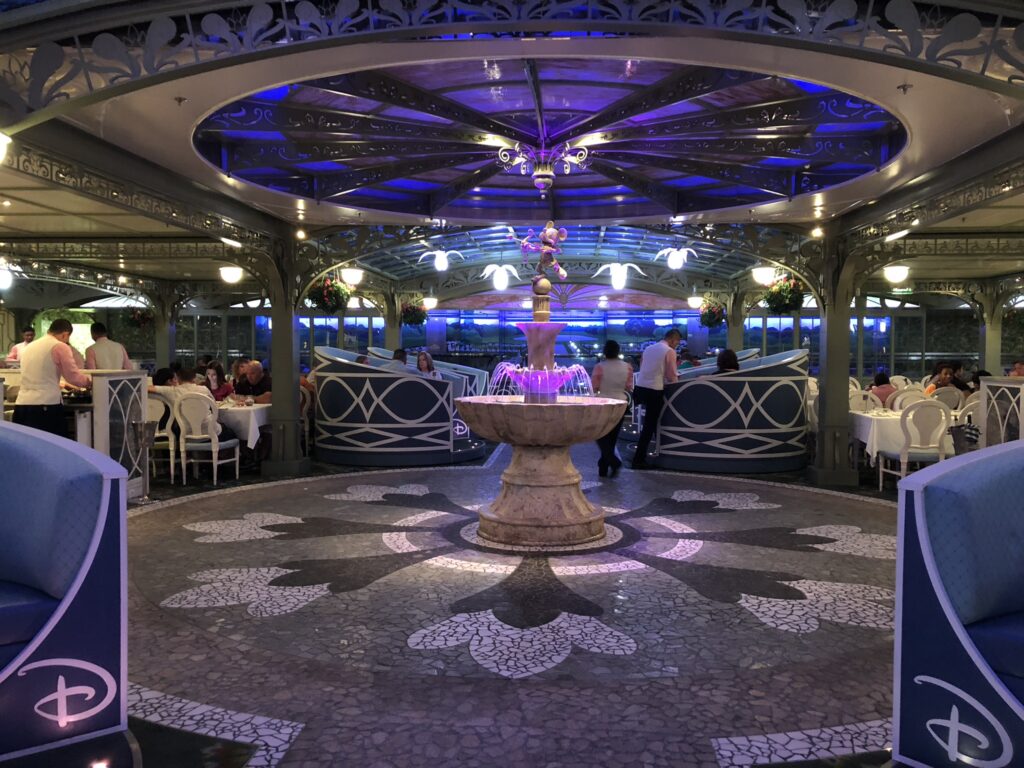 Enchanted Garden, cena en el crucero de Disney 