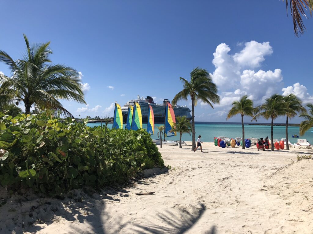 Castaway Cay, la isla privada de Disney, es visitada por los cruceros de Disney que navegan por el Caribe.