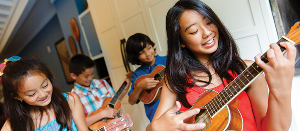 clase de música en la sala Pau Hana