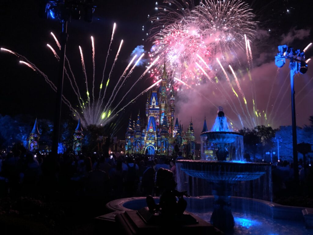 Los espectáculos de fuegos artificiales regresan al Magic Kingdom de Disney en julio de 2021