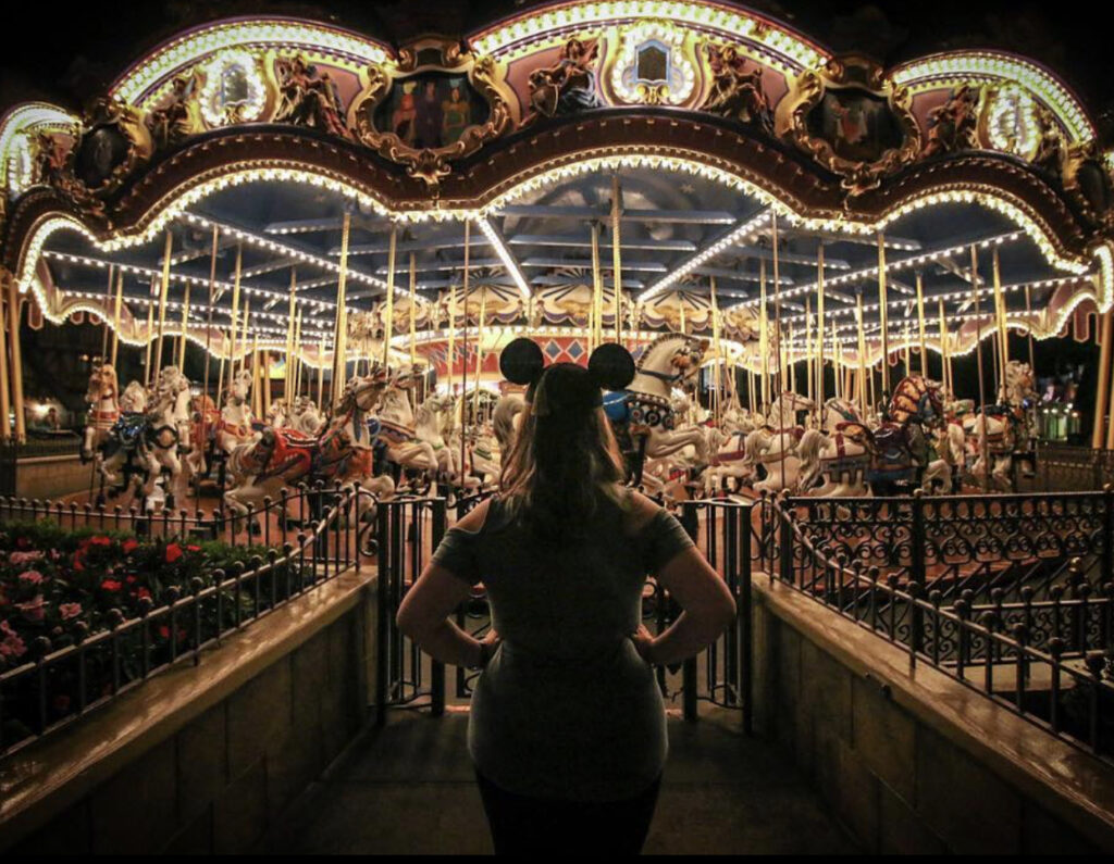 Carrusel del Príncipe Encantador por la noche - Disney Magic Kingdom 