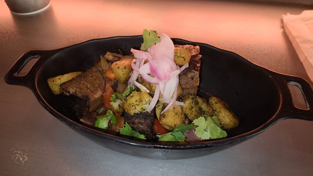 Carne Batuuan con Topato Crujiente Salteado en Docking Bay 7 - Disney