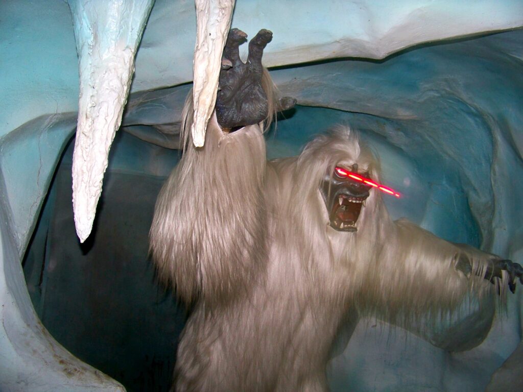 El Yeti en los trineos de Matterhorn en Disneyland, CA