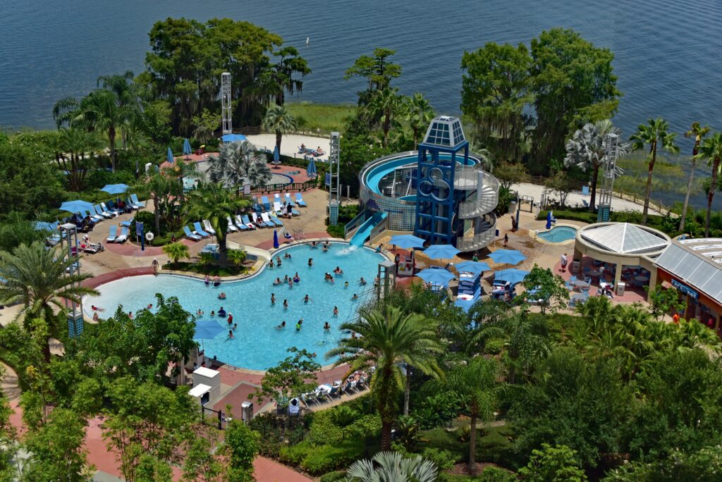 Piscina de la torre del lago Bay