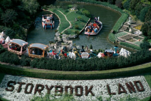 Barcos del canal de la tierra del libro de cuentos 