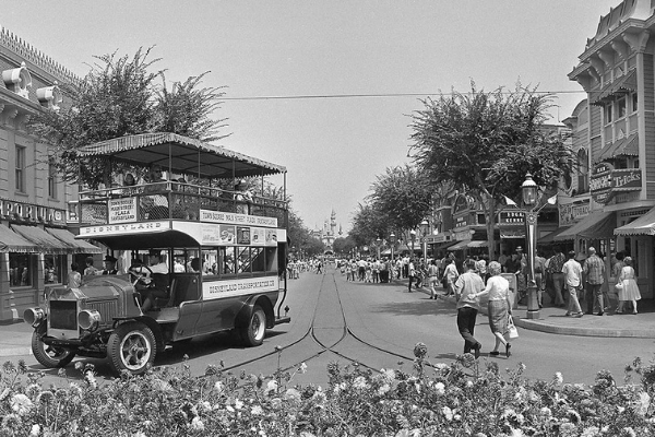 Disneyland Omnibus 