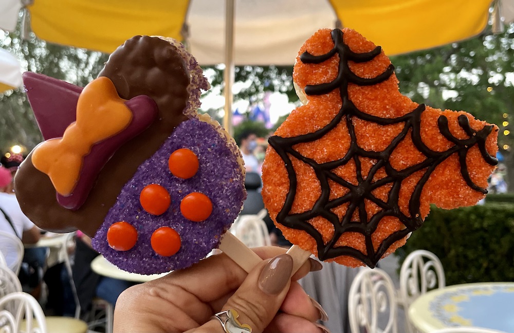 Mickey and Minnie halloween rice krispy treat