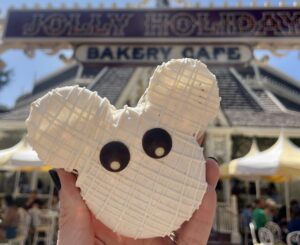 Cookies N Creme Mickey Mummy Macaroon 