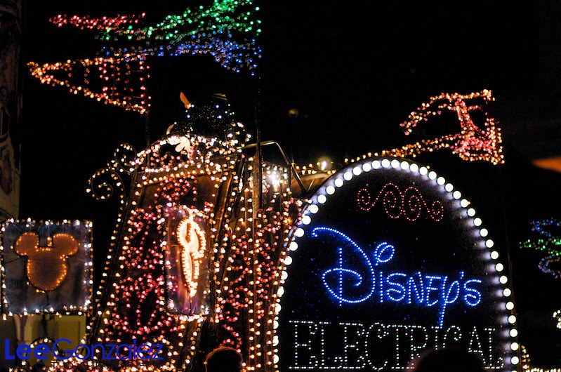 Desfile eléctrico de Main Street en Disneyland