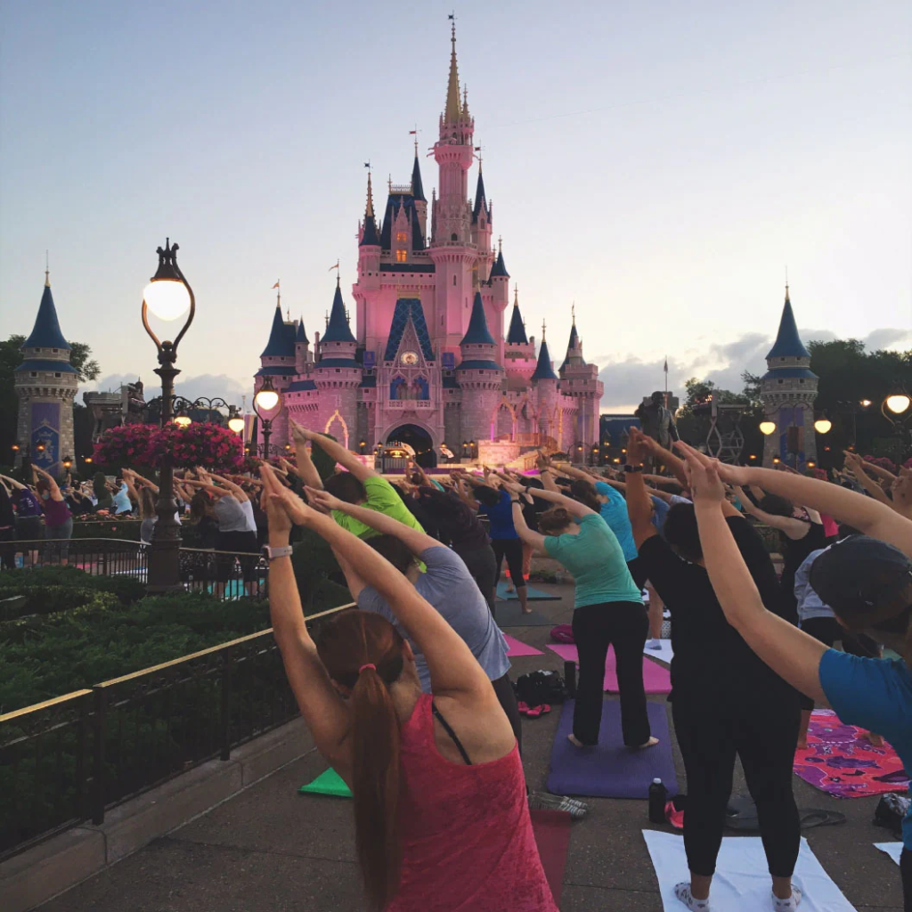 Yoga al amanecer de Disney