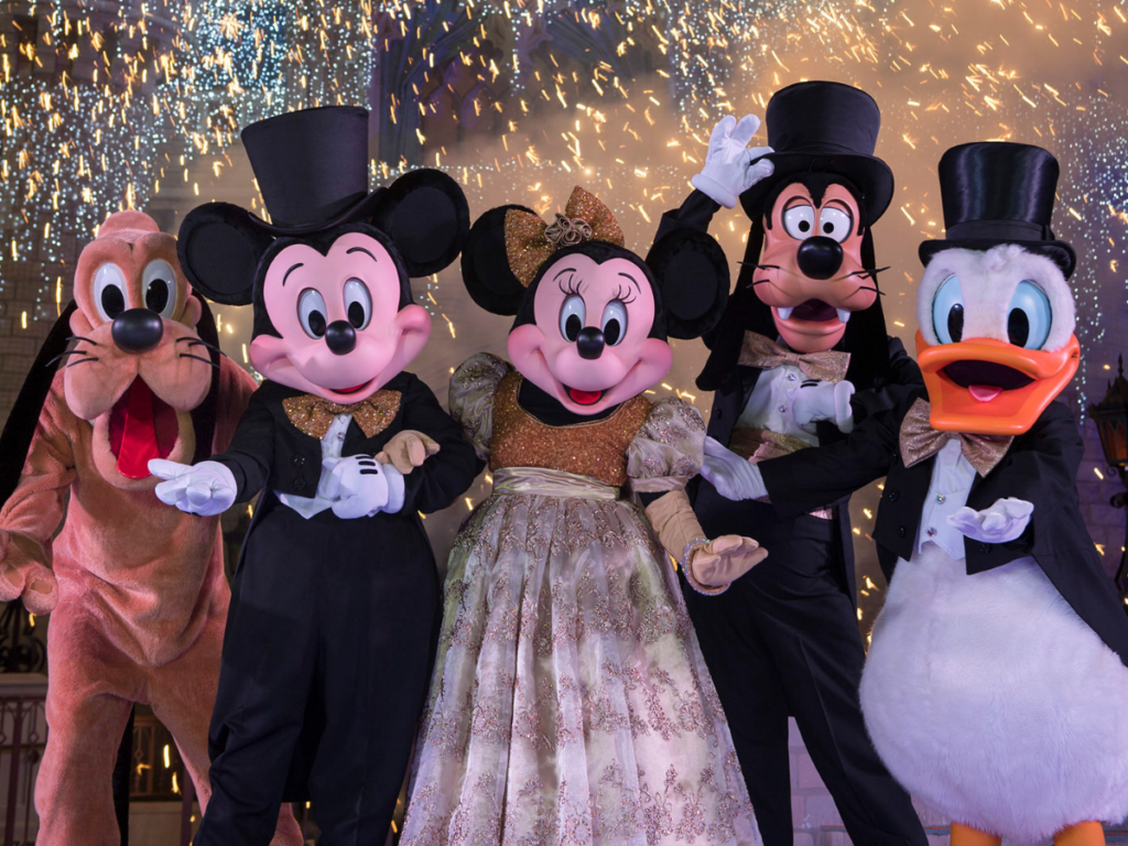 Mickey y sus amigos en la víspera de año nuevo 