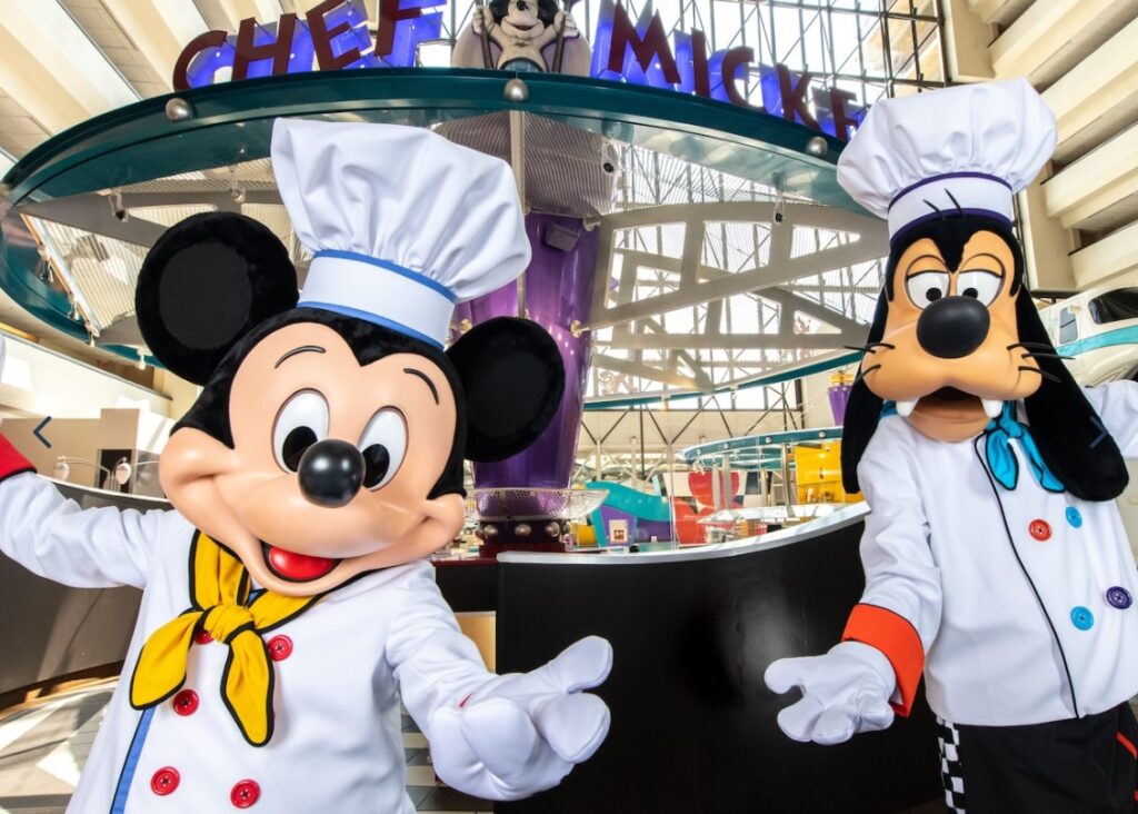 Comida con los personajes de Mickey y Goofy