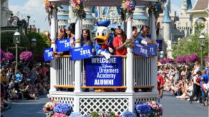 Academia de soñadores de Disney en desfile