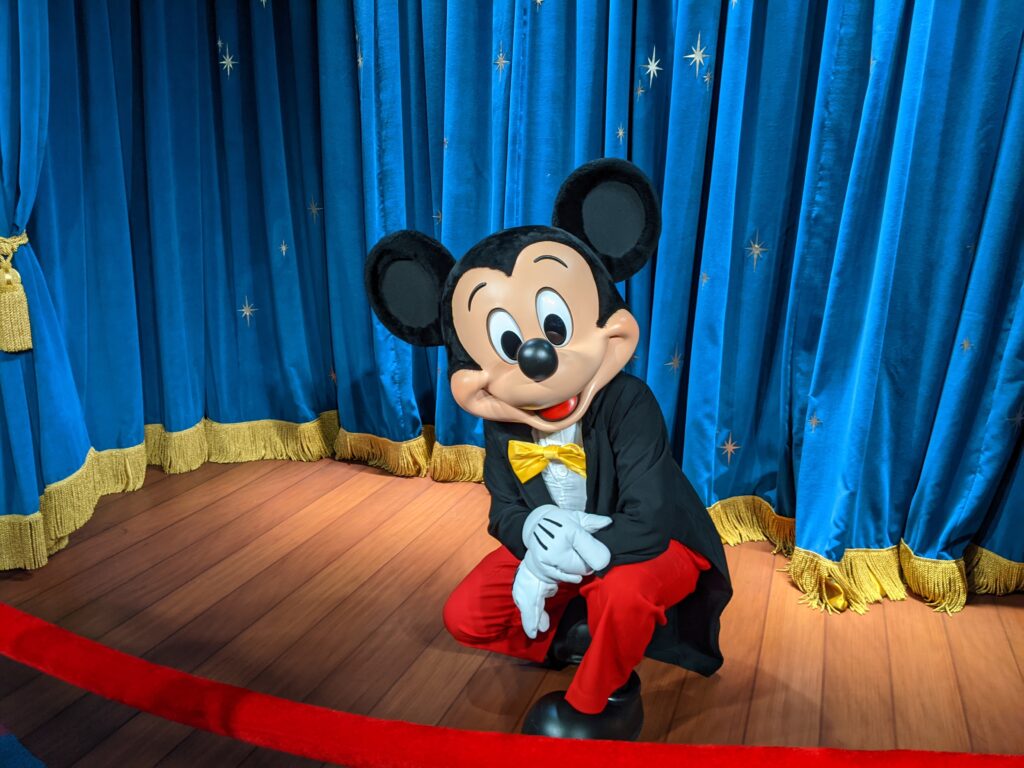 Conoce y saluda a Mickey Mouse en Epcot