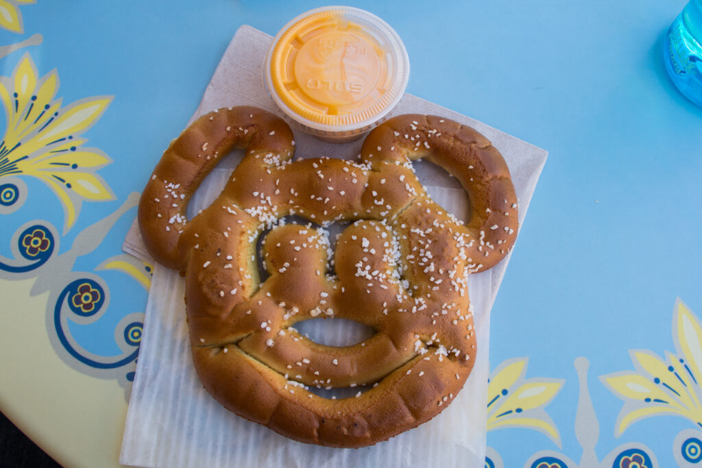 Mickey Pretzel en el parque temático de Disney