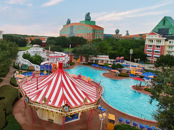 Piscina del paseo marítimo de Disney