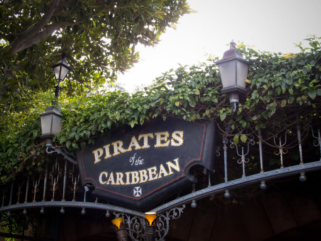 Cola de entrada a Piratas del Caribe