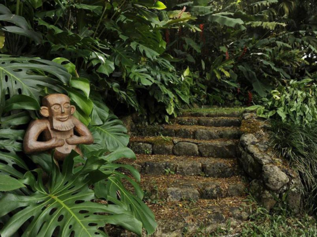 Estatua de Aulani Menehune de Disney