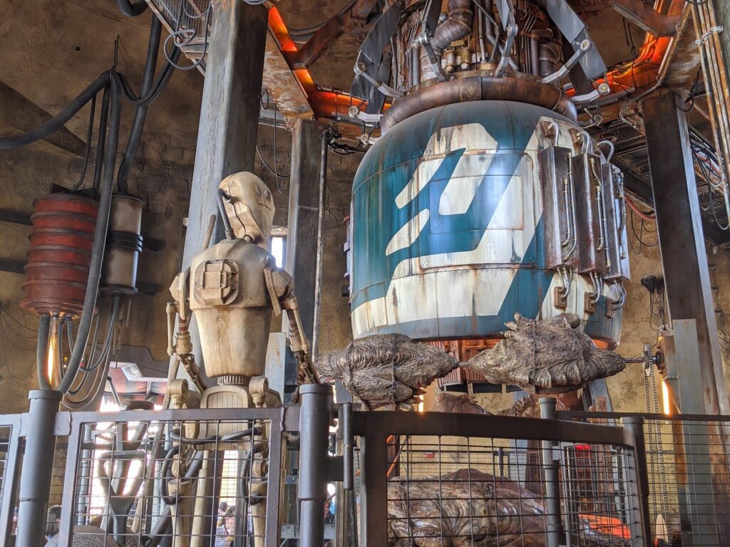 Excuse my ignorance but who are these mini bust statues of? : r/GalaxysEdge