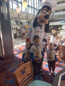 Goofy at Chef Mickey's 