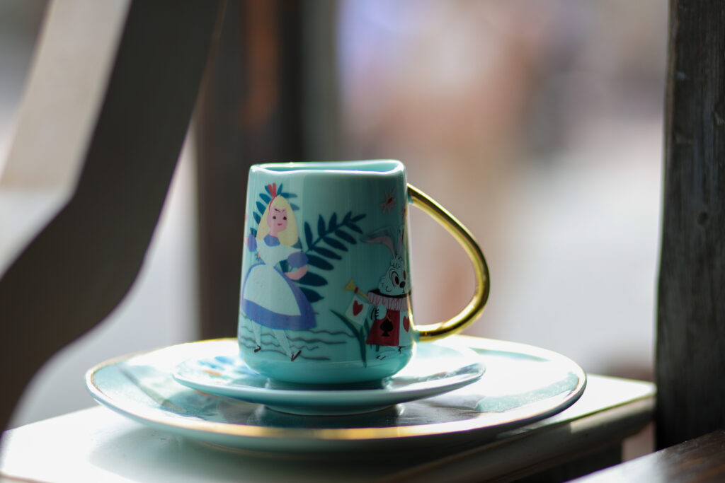 Taza de té Alicia en el país de las maravillas