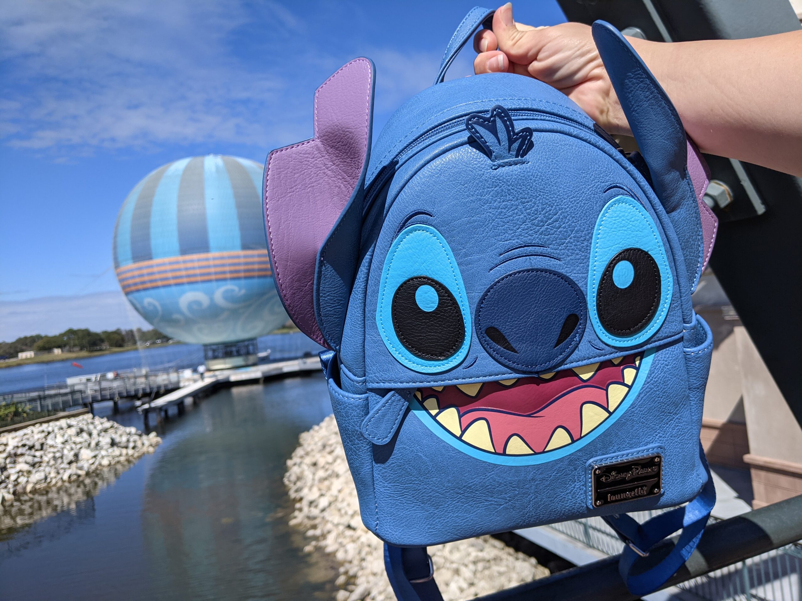 Bolso Loungefly Disney Stitch Beach Day