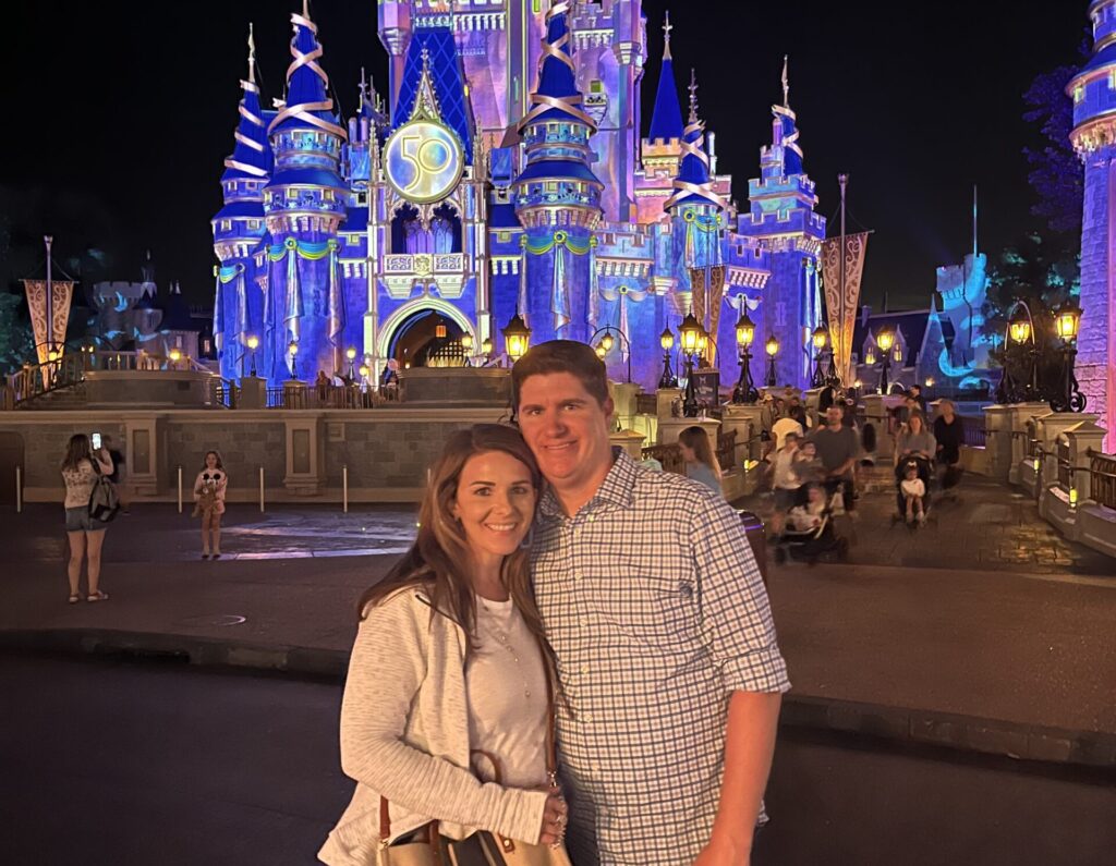 Pareja en Magic Kingdom