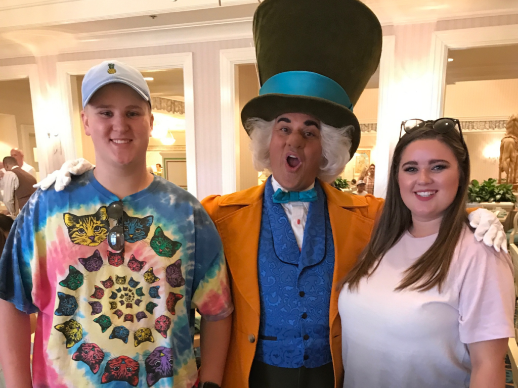 Mad Hatter en Disney World 1900 Park Fare