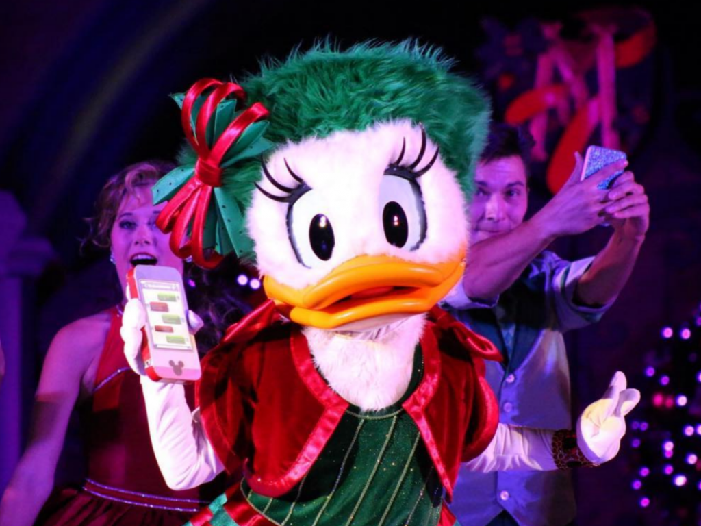 Daisy en la fiesta de Navidad muy feliz de Mickey